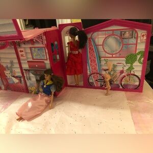 Pink fun Dollhouse house  with 3 Dolls Barbie’s